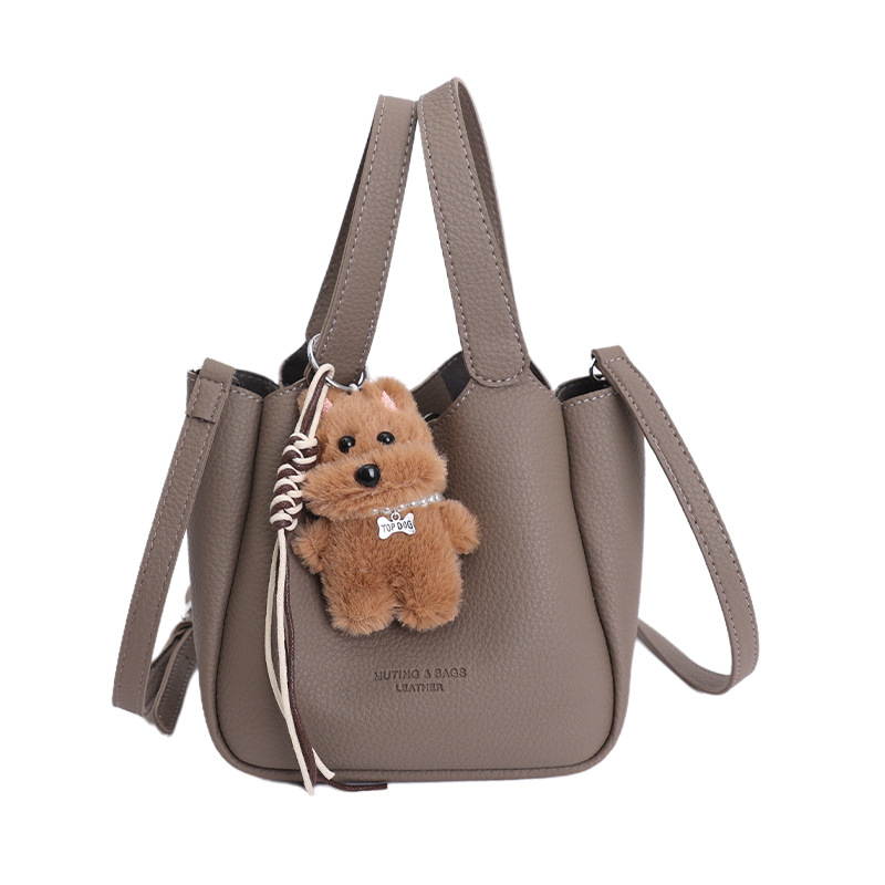 Bolsa de cubo de mano de alta sensación para mujeres 2025 nuevo retro lichi estampado bolso de madre universal simple mochila de hombro