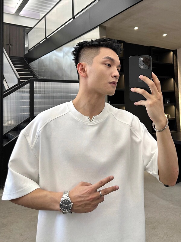 夏季男士短袖T恤高级感简约宽松上衣显肩宽小V设计款t恤上衣男士|undefined
