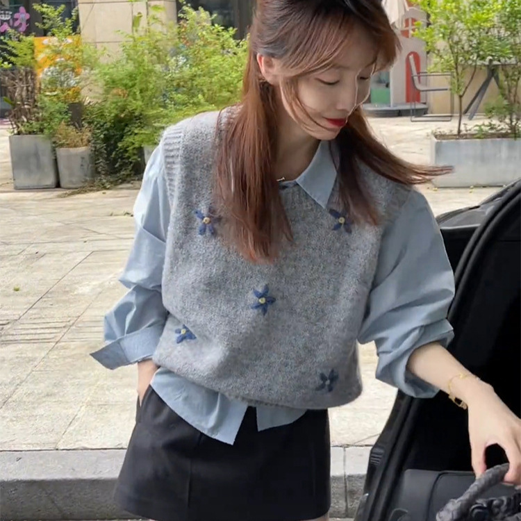 French-Style Gray Jacquard Knit Sleeveless Vest for Women, Early Autumn Layered Short Sweater Vest Top for Outerwear