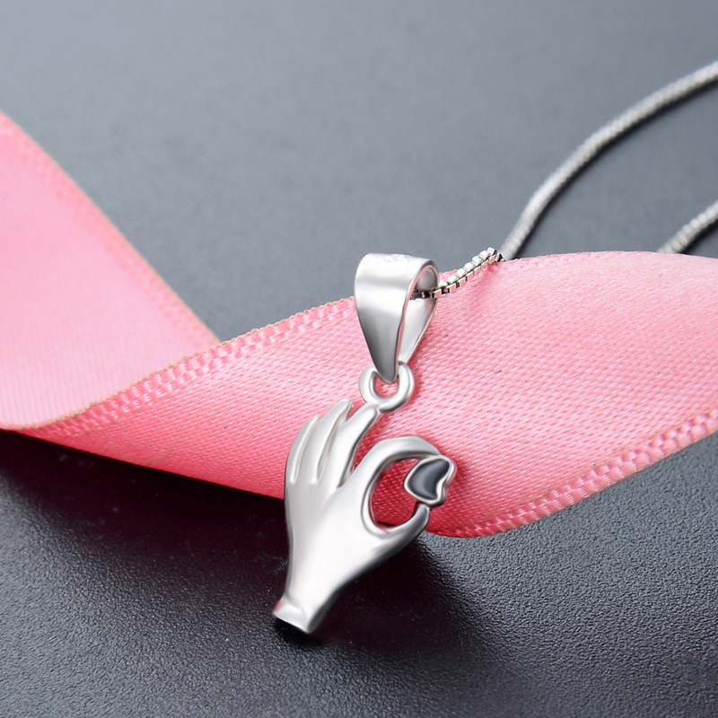 S925 plata esterlina gestos ok colgante nicho diseño pequeño amor colgante de plata estudiantes colgante de dinero al por mayor