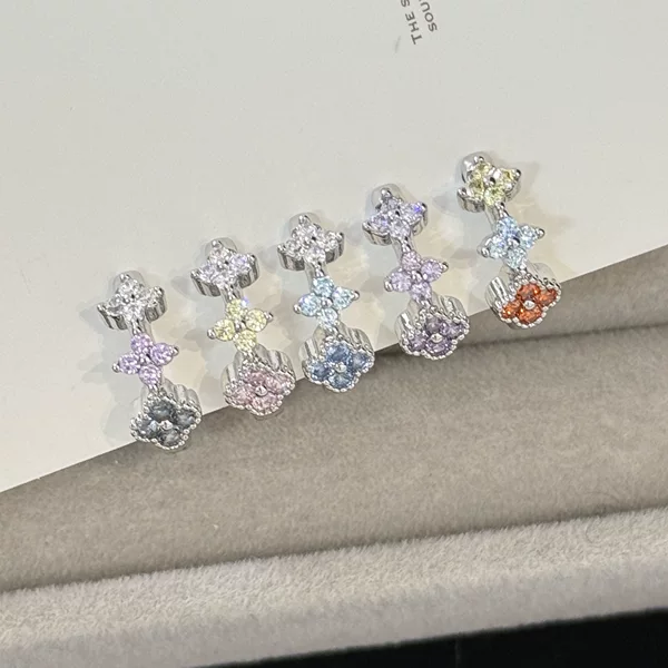 Trendy Colorful Contrast Four-Leaf Clover Dopamine Color Straight Pin Ear Cuffs and Hoops, Sweet and Luxurious Style, Versatile Earrings