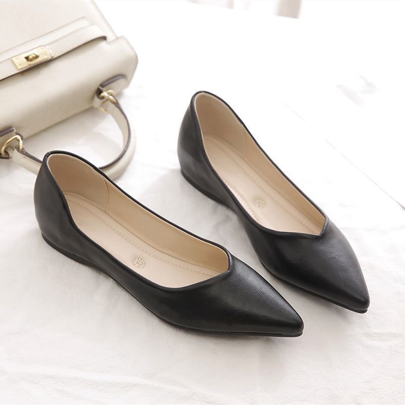 Zapatos de caída superficiales para mujeres de otoño nuevos zapatos de trabajo simples y ligeros de tacones planos con punta de un pie de zapatos de trabajo de base suave