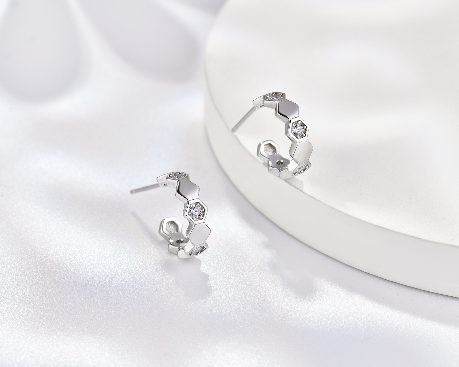 1 Pair Elegant Simple Style Geometric Plating Inlay Sterling Silver Zircon Ear Studs display picture 6