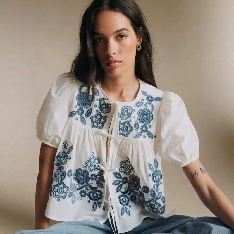 French-Style Niche 2026 Spring/Summer New Vintage Three-Dimensional Floral Embroidery Front-Tie Loose Puff Sleeve Blouse Shirt