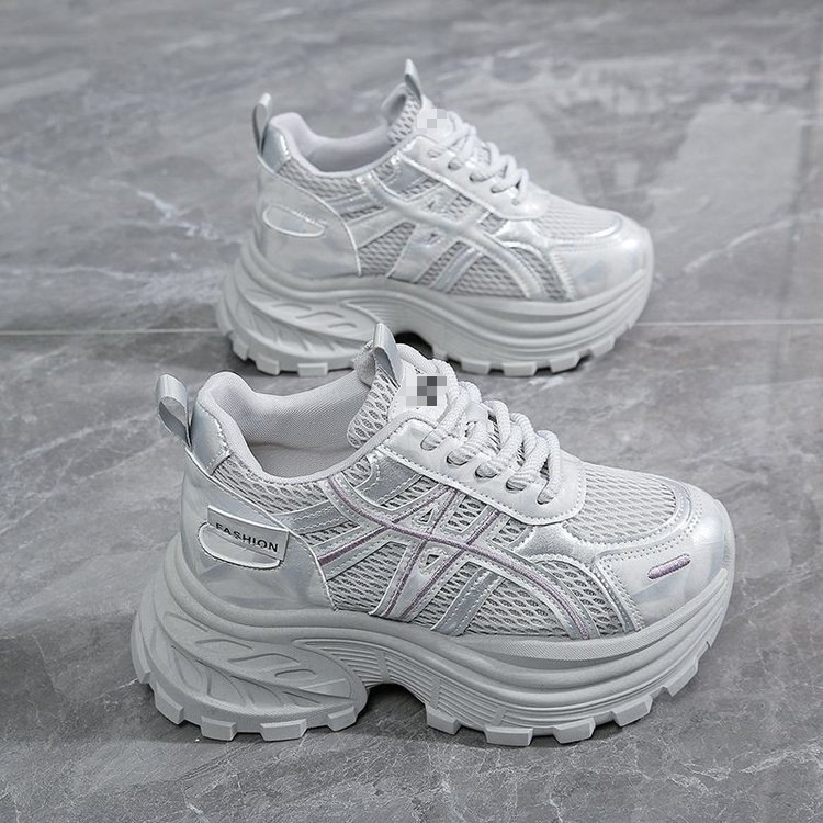 Zapatos de muffin de fondo grueso para padres y mujeres 2026 verano nuevo estilo de moda versátil de altura de malla transpirable zapatos deportivos casuales
