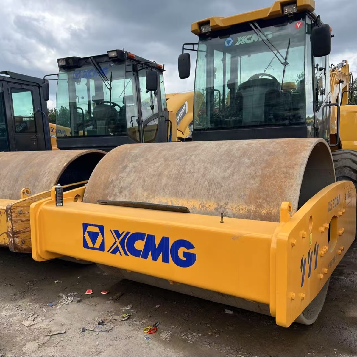 XCMG 30 toneladas rodillo vibratorio de barra horizontal para la venta XS303 rodillo vibratorio distribución de comercio exterior en Asia Central