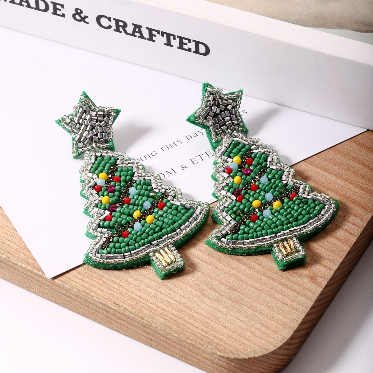 1 Paar Mode Weihnachtsbaum Flechten Kunststoff Perlen Tropfenohrringe display picture 3