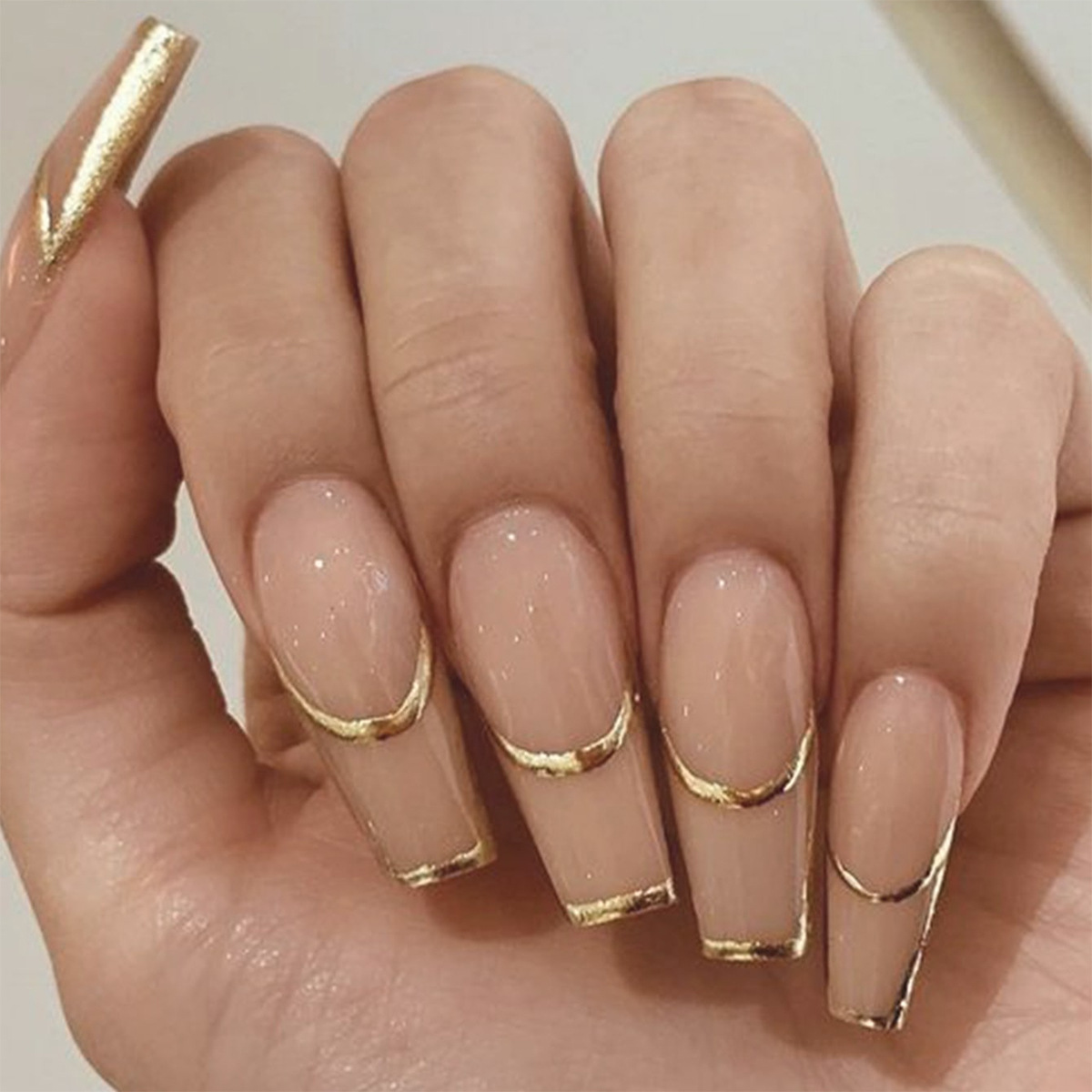 Uña de almendra desmontable negra borde francés minimalista moda manicura falsa parche de uñas al por mayor