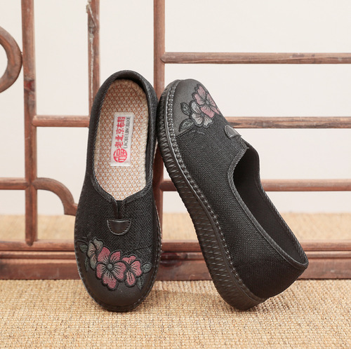 24 spring new old Beijing cloth shoes for women, non-slip soft soles, comfortable one-step shoes for middle-aged and elderly mothers
