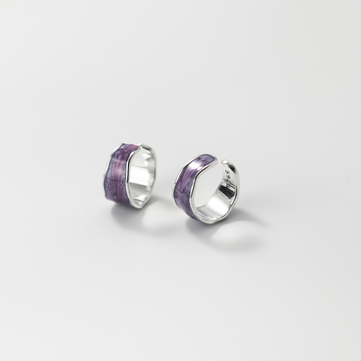 Eloch S925 plata verano coreano goteo de pegamento púrpura sin agujeros de orejas abrazaderas de orejas temperamento simple orejas mujeres M02636