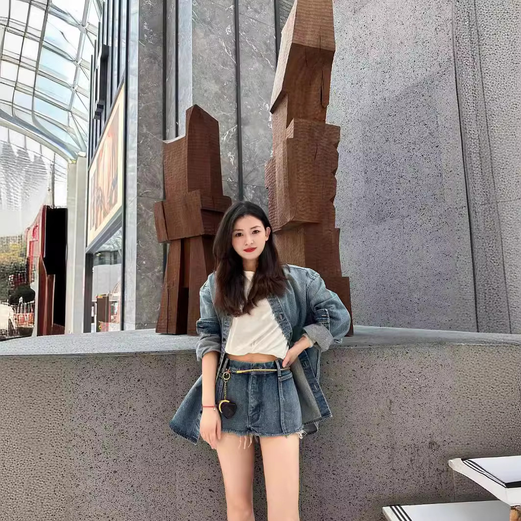 深圳南油高端原单YS家24早春博主街拍范落肩阔型宽松设计牛仔衬衫