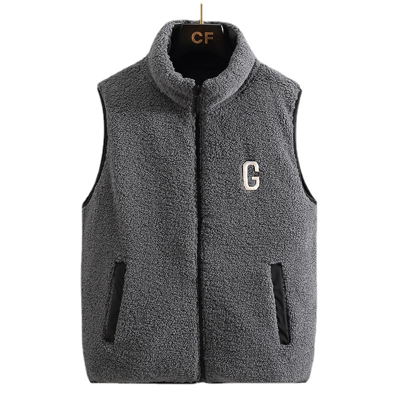Yelekli erkek peluş ceket sonbahar kış trendi, şık ve bol bel kısmıyla kalın, sıcak tutan bir yelek giyiyor_voghion.com