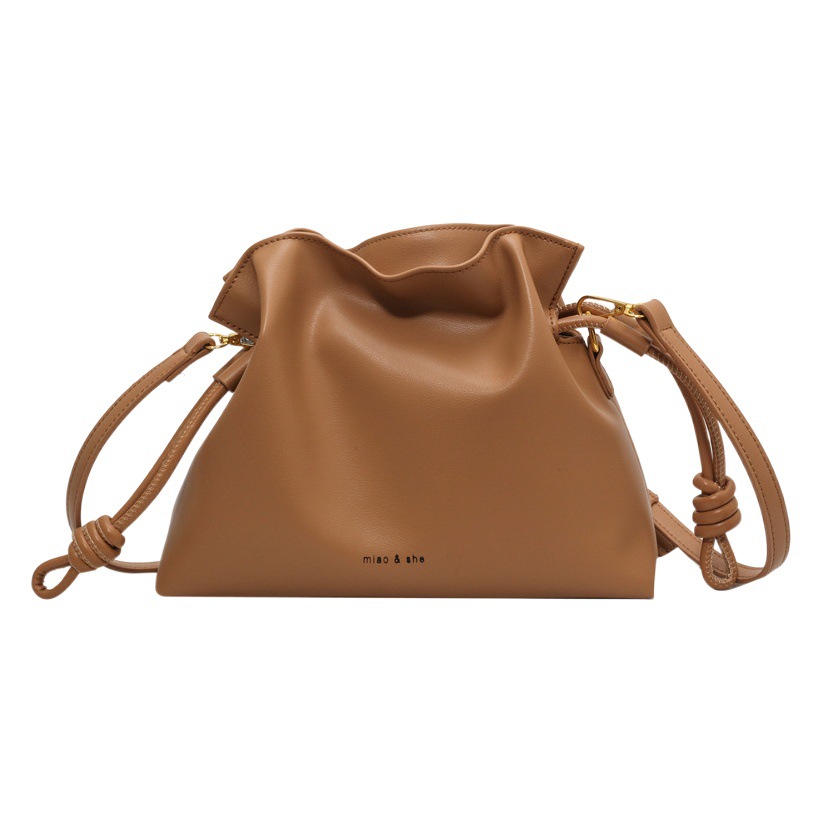Bolso casual retro para las mujeres 2023 nueva llegada de trabajo de viajero cubo bolsa nicho diseño versátil simple bolsa de mensajero