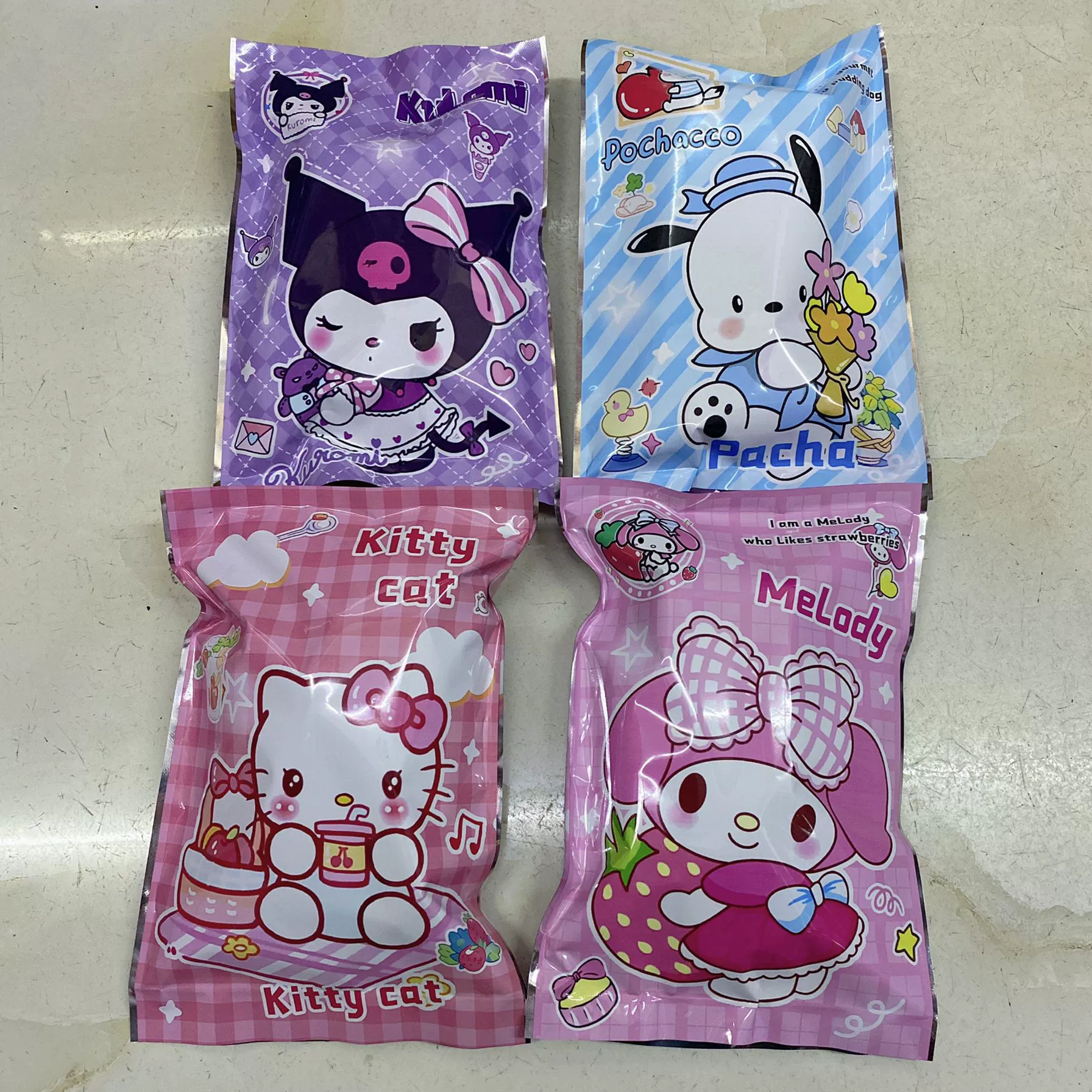 Снежок-невидимка (Sanrio) коллекционная сюрприз-набор — assorted cartoon characters, школьная приз