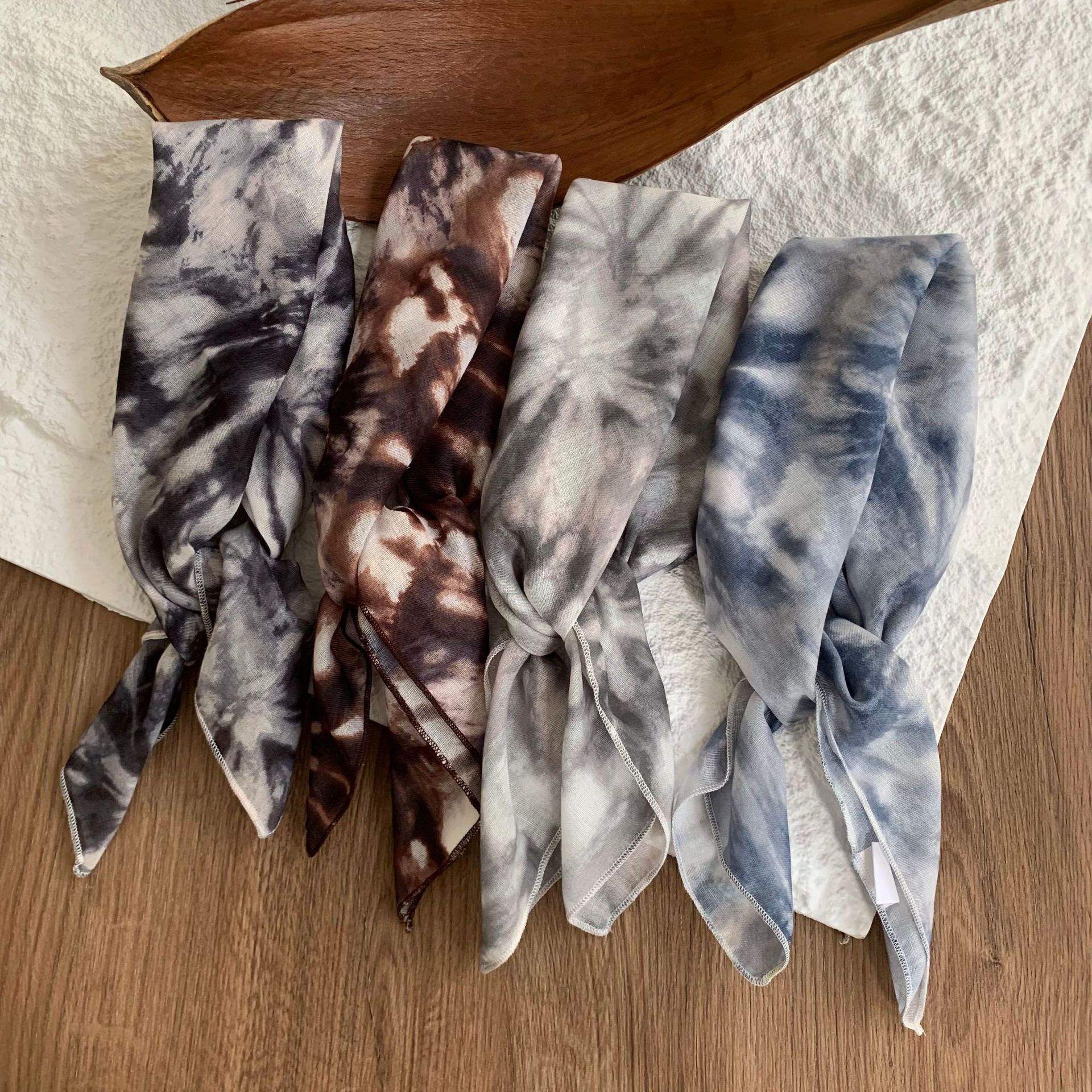 Bufanda de seda, bufanda cuadrada pequeña con cuello, nuevo estilo de verano, anillo para el cabello hecho a mano de alta gama, accesorios para el cabello de tela, pañuelo para el cabello pastoral femenino de verano