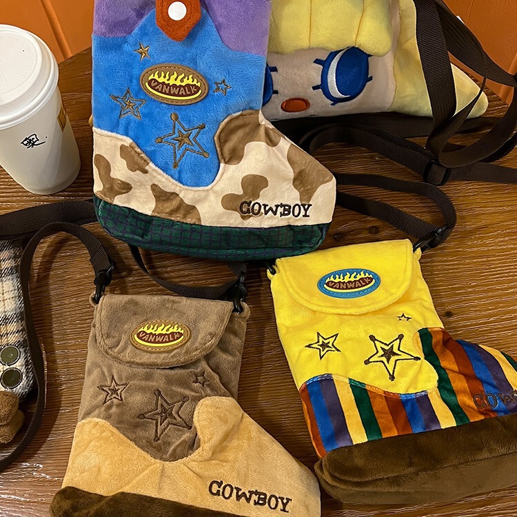 Personalized niche design bag 2023 new fashion girl single-room messenger bag rain boots bag factory wholesale