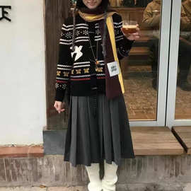 法式复古牛角扣气质毛衣女秋冬新款长袖圆领黑色提花针织开衫上衣