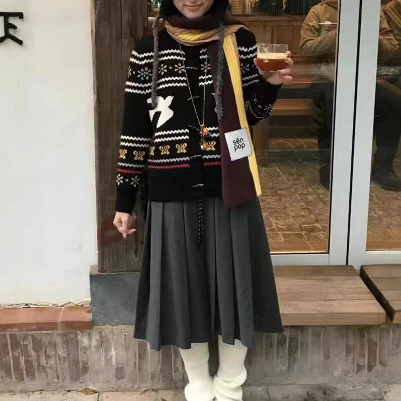 French Retro Horn Button Elegant Sweater for Women Autumn and Winter New Long-Sleeved Round Neck Black Jacquard Knitted Cardigan Top French Retro Horn Button Elegant Sweater for Women Autumn and Winter New Long-Sleeved Round Neck Black Jacquard Knitted Cardigan Top