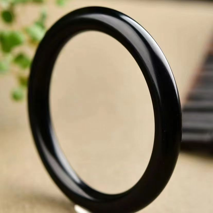 제조업체는 다양한 스타일의 신장 허톈 흑옥 팔찌를 도매합니다. 매우 기름기가 많고 잉크 농도가 가득하며 양고기 지방 옥 등급입니다.