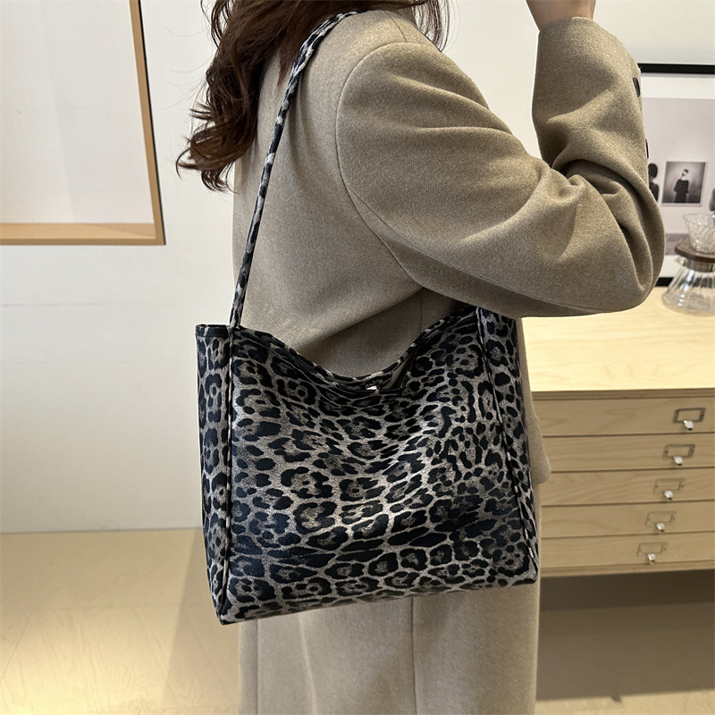 Otoño y invierno de Hong Kong viento de gran capacidad bolso de mano leopardo bolso de mujer bolso medioambiental ocio de moda universal bolso de hombro