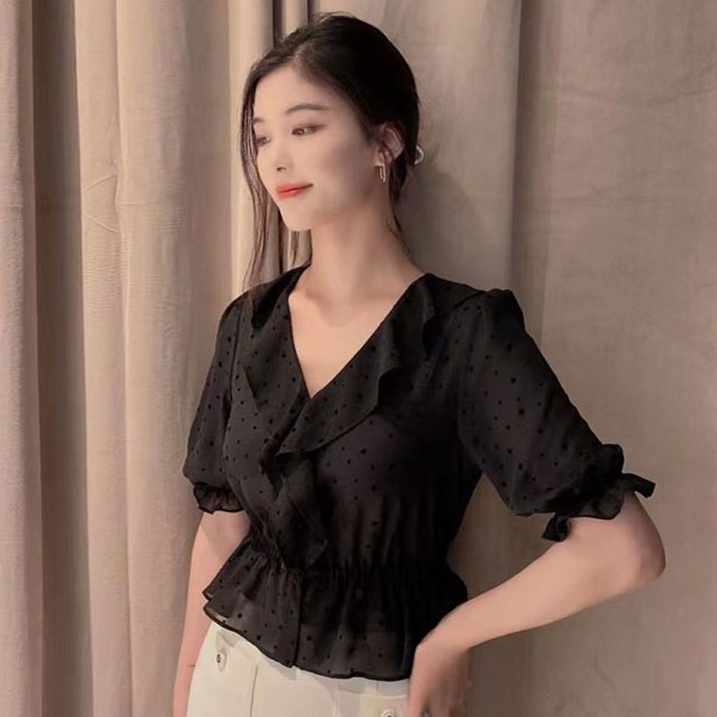 Áo sơ mi nữ tay ngắn cổ V voan xếp ly eo thon — Màu đen