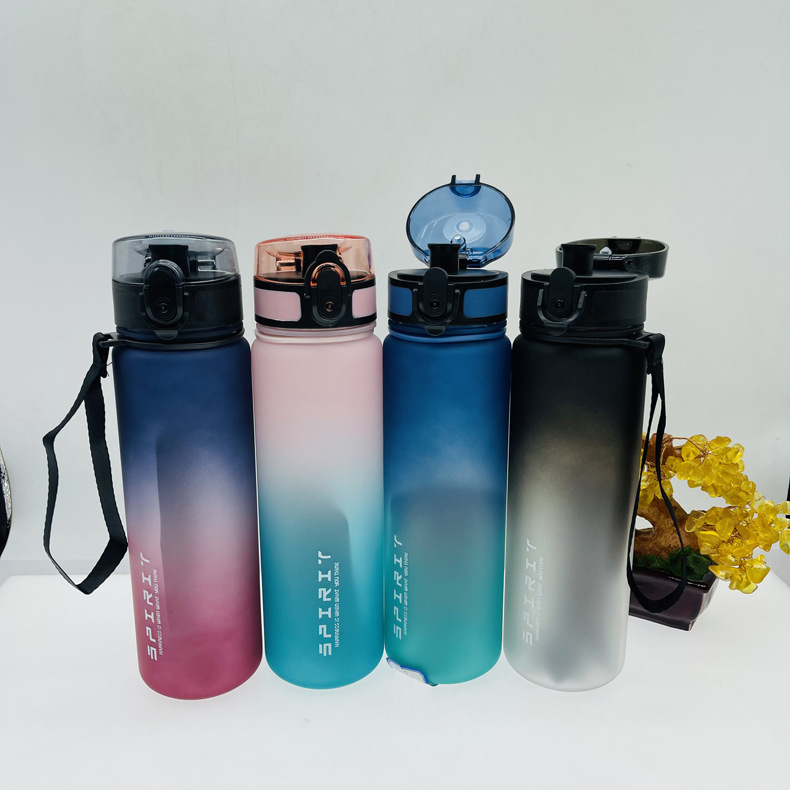 Amazon venta caliente deportes espacio taza de plástico esmerilado con barrera de té taza de agua portátil graduada para estudiantes masculinos y femeninos