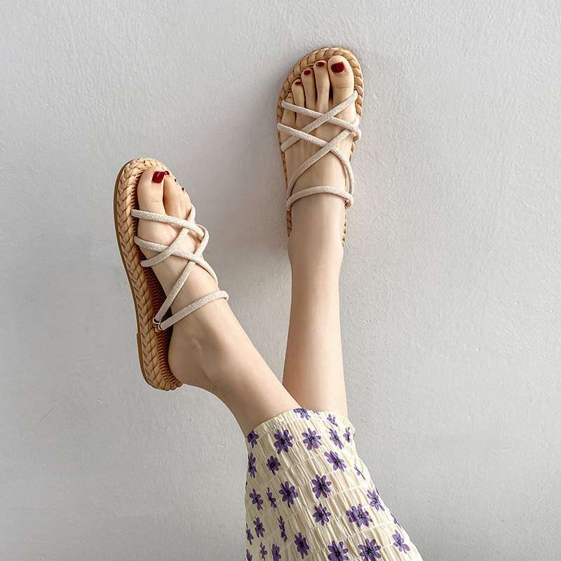 Sandalias romanas, estilo hada femenina, zapatos de playa planos, playa, verano y primavera 2025, nuevas zapatillas de todo fósforo