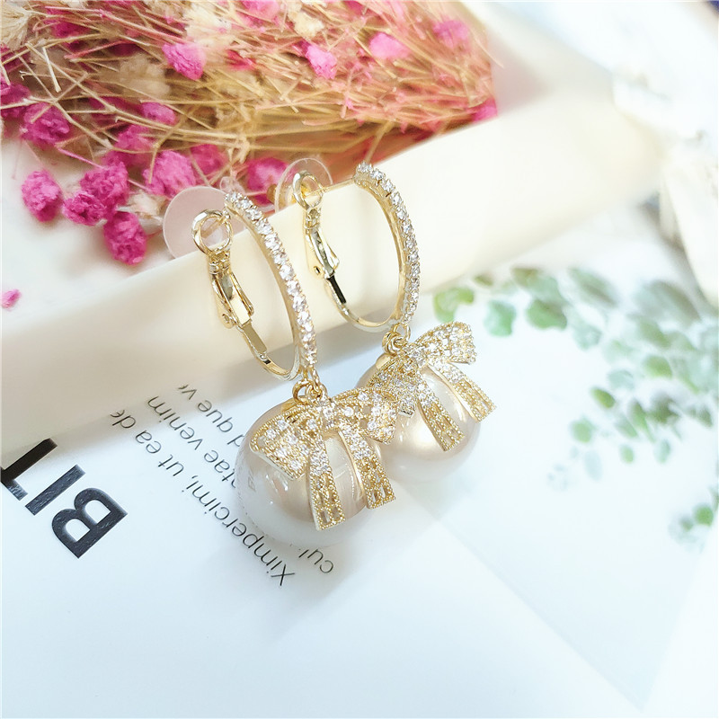 Fashion Pearl Bow Earrings display picture 8