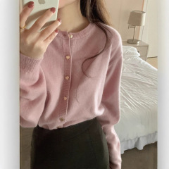 温柔爱心扣粉色毛衣女2025秋冬外搭宽松甜美风针织小开衫上衣外套
