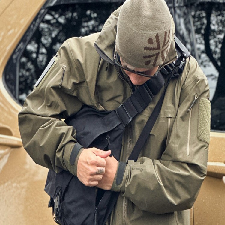 Hard-Shell Single-Layer Nylon Fabric Windproof and Waterproof Hooded Jacket for Men and Women, Mountaineering Clothing, Custom Printed Logo Embroidery