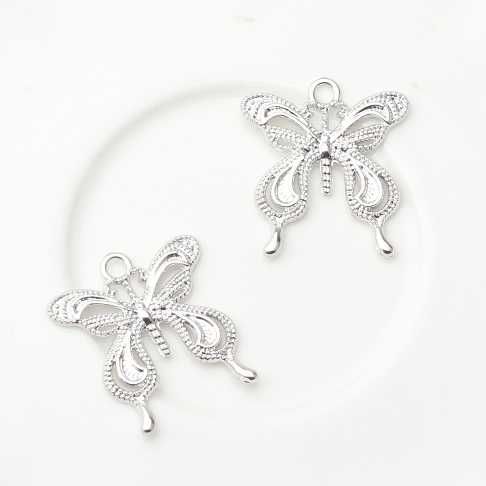 Fashionable retro pendant