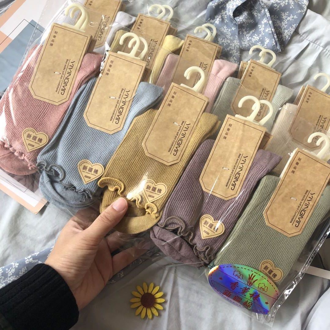 Cada par de Shangchao con gancho Otoño e Invierno nueva mujer de doble aguja de media pantorrilla calcetines de color caramelo lindas medias de encaje