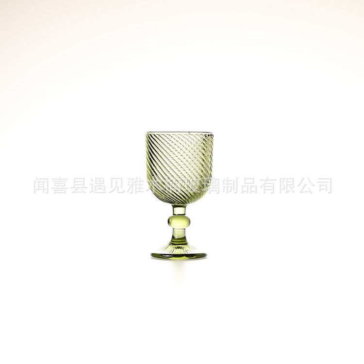 Taza de vino de vidrio en relieve Taza de vino de comercio exterior Europa Taza de decoración al por mayor Taza de jugo Taza de vino de pie alto