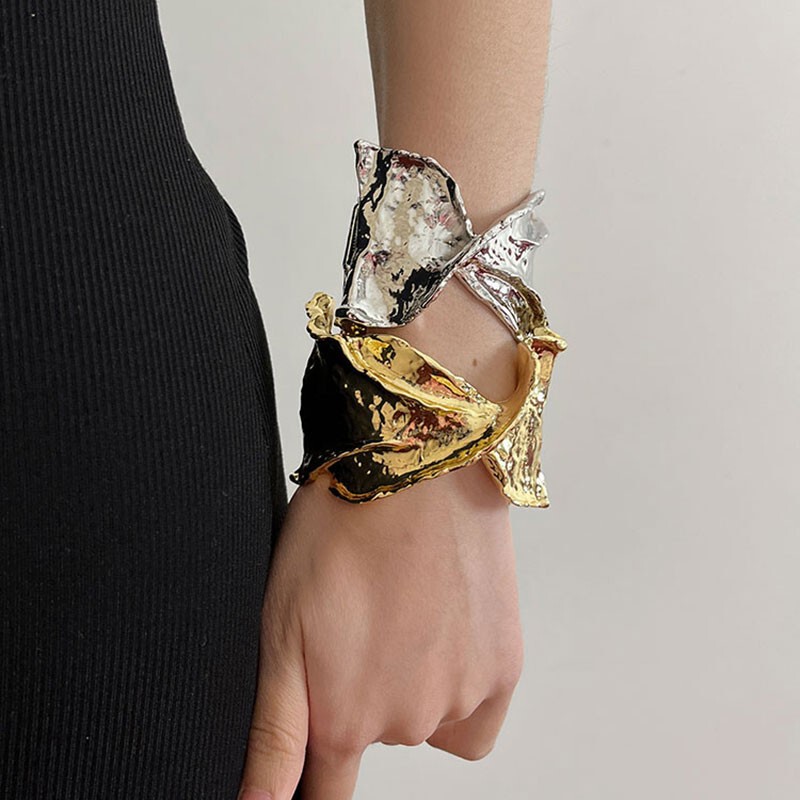 European and American Metal Knot Twisted Opening Bracelet Light Luxury Designer Irregular Texture Pleated Bracelet Bracelet European and American Metal Knot Twisted Opening Bracelet Light Luxury Designer Irregular Texture Pleated Bracelet Bracelet
