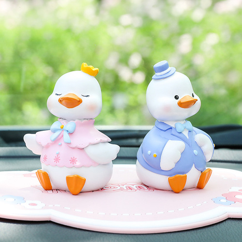 New cute MOMO duck resin car ornaments cartoon little yellow duck ornaments creative car interior home gifts
