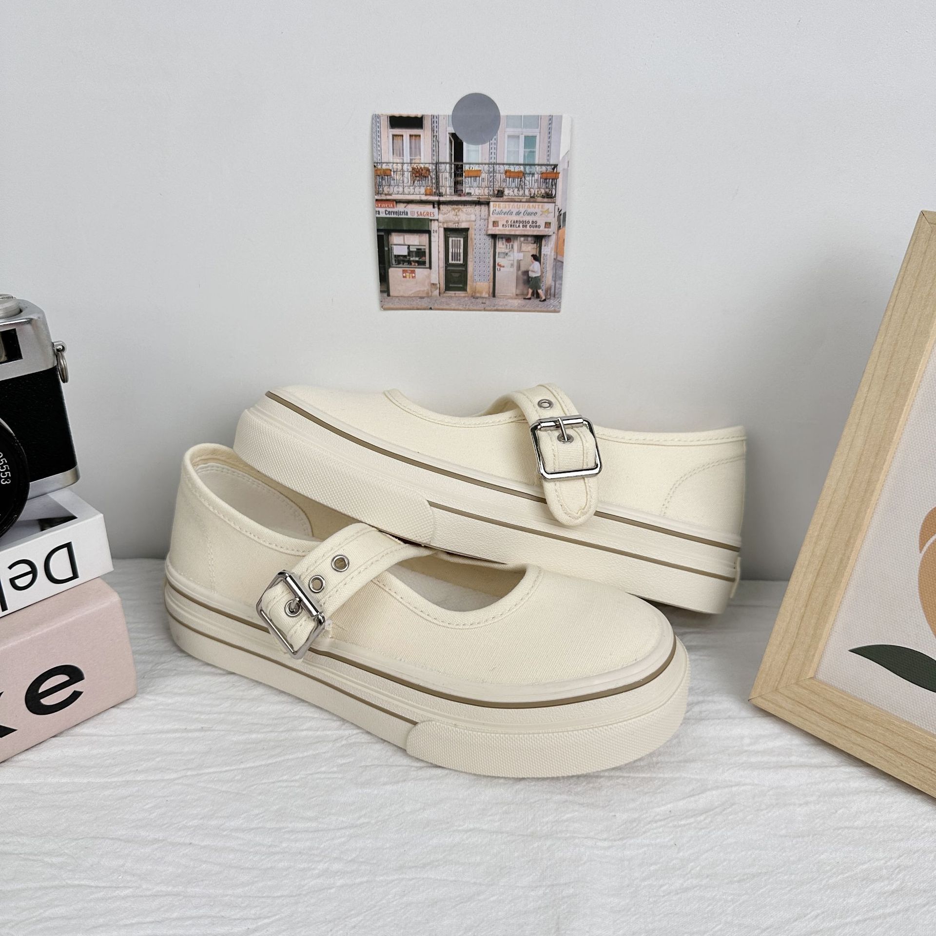 6661 zapatos gruesos de primavera y verano para mujeres 2025, nuevos zapatos de lona perezosos casuales de botón