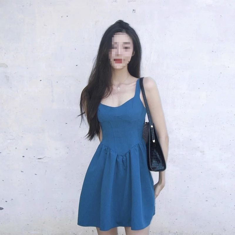 ガーリーなクラインブルーの女性用サマードレス、かわいい年齢軽減ニッチフィッシュボーンサスペンダースカート|undefined