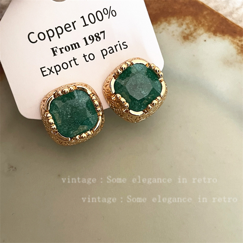 Vintage Emerald Gem Earrings Women's Light Luxury High-end Niche Design All-match Simple Elegant Middle-aged Earrings