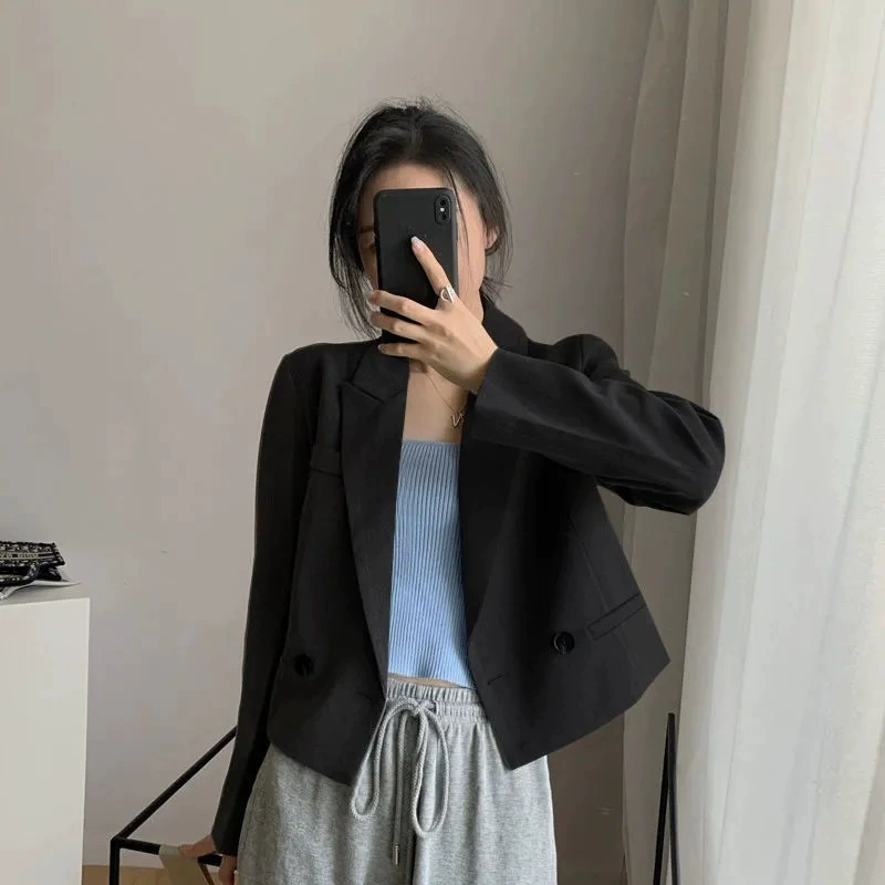 Осенний дизайн короткого классического пиджака костюма для отдыха, slim fit, тренд сезона, высокая талия