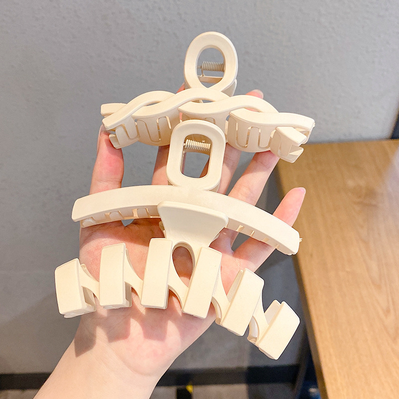 Gran tiburón clip leche serie café clip de pelo mujer cabeza espalda temperamento simple pelo agarre horquilla moda pelo accesorios al por mayor