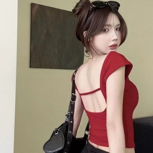 328#�Ը�С�w��tɫ¶��T�����ļ�������һ�w�̶��؉|�@������Ů