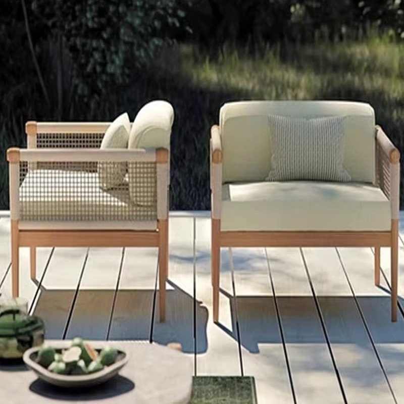 Sofá de caña al aire libre patio villa jardín al aire libre balcón hotel relajado mesa de té de madera combinación de muebles de madera maciza