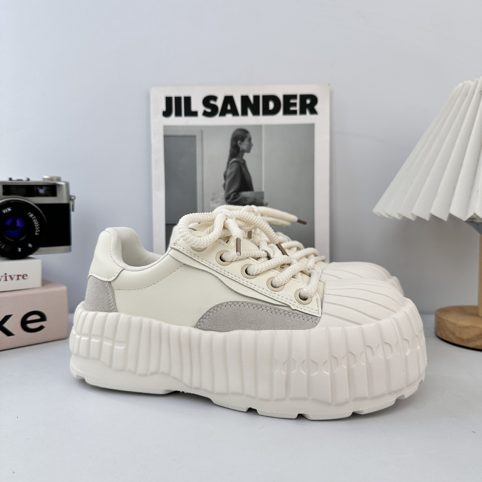 Zapatos blancos de suela gruesa para mujeres 2025, nuevos nichos de nicho, faldas, zapatos casuales, zapatos deportivos de moda