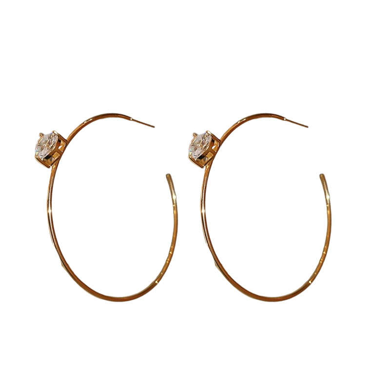 Pendientes en forma de C de amor de circón de aguja de plata de galvanoplastia de oro real Pendientes de diseño simple de moda femenina Pendientes de lujo ligero de alta gama