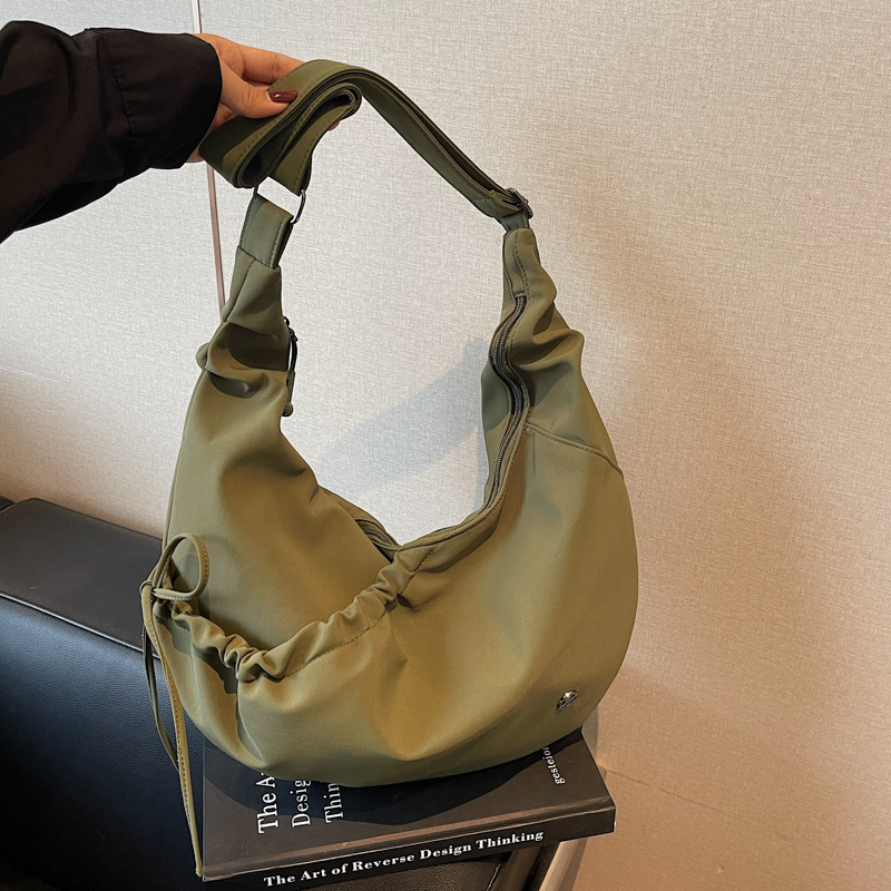 Fashion Women's Dumpling Bag Solid Color Nylon Cloth Simple Crossbody Bag Lightweight Shoulder Bag For Commuting And Students - Thumbnail 4