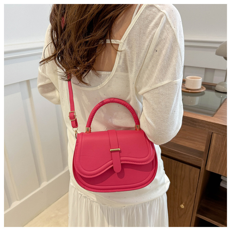 Einfache lässige 2024 neue modische und stilvolle einzelne Schulter Crossbody koreanische Version vielseitige kleine quadratische Tasche für_voghion.com