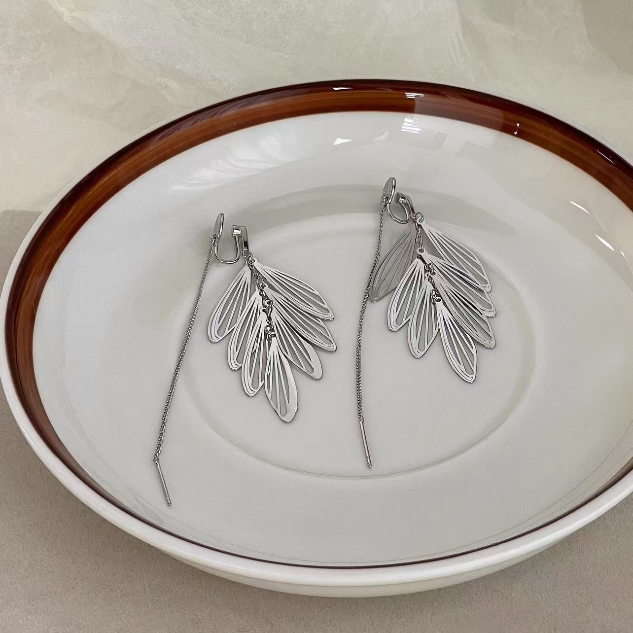 Especial estilo francés largo de lisilla mosquito bandeja de orejas sin agujeros de orejas femenina universal moda exquisita alta sensación de orejas