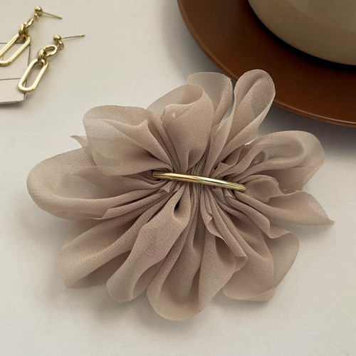Ultra-fairy-style chiffon flower hair clip for women – simple, minimalist spring clip perfect for summer, ideal as a back-of-the-head ponytail holder or headwear accessory.