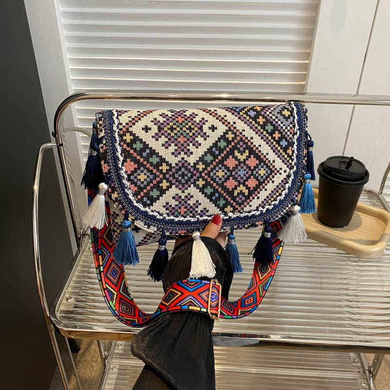 Nueva moda estilo étnico estudiante bolso de gran capacidad bolso de mano de las mujeres de estilo occidental borla bolso de hombro de las mujeres al por mayor