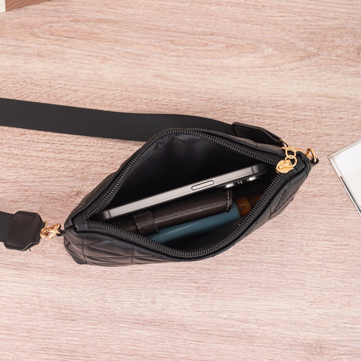 Mini bolso de mano exclusivo bordado con mini teléfono de moda, nuevo bolso pequeño cuadrado triangular para monedas, color negro._voghion.com